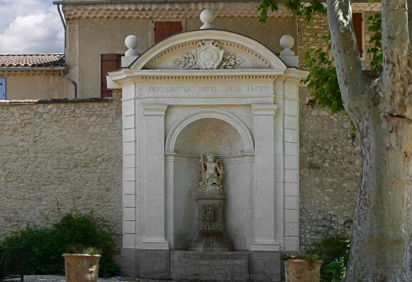 La Fontaine au Putto jardin de la Mairie
